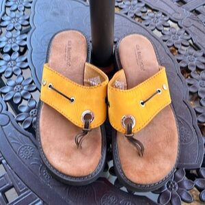 G.H Bass & Co. Andorra leather sandals, thongs size 10